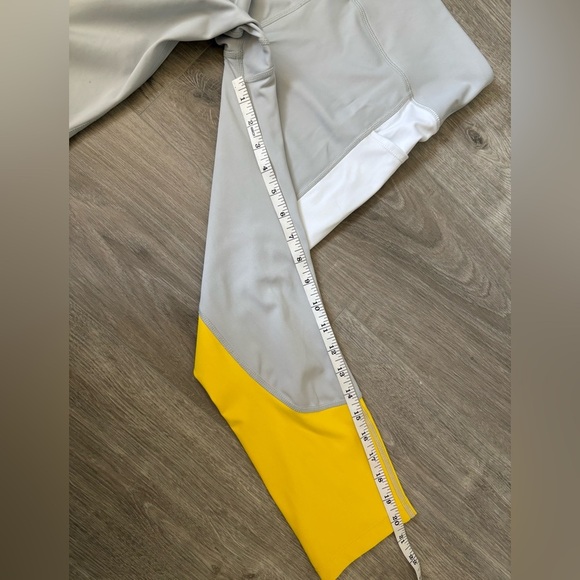 Mondetta Cropped Leggings Gray Yellow Side Pockets Activewear Pants Size Medium - Picture 6 of 10